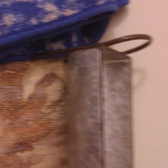 Troth for feeding animals water or food - Picture 2 of 4